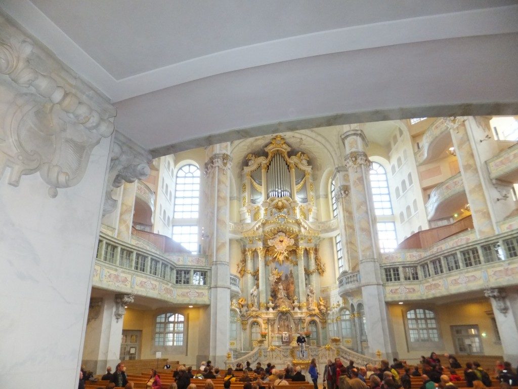 Blick-in-die-Frauenkirche Dresden