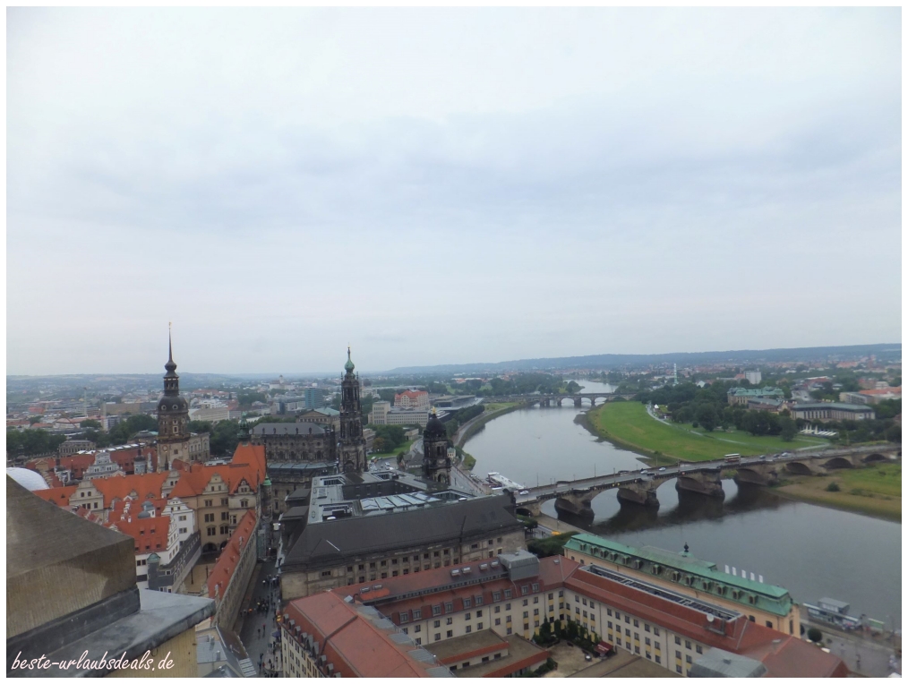 fantastischer Blick-von-der-Frauenkirche-über-Dresden-
