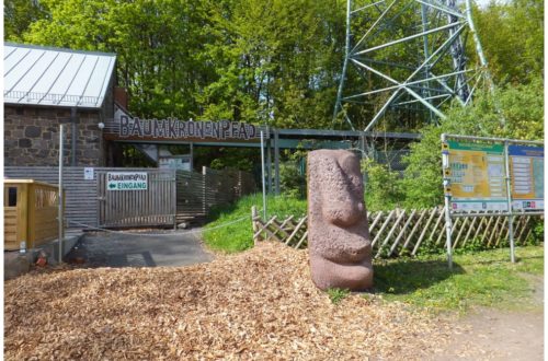 Eingang Baumkronenpfad Hehoroskopf - Vogelsberg