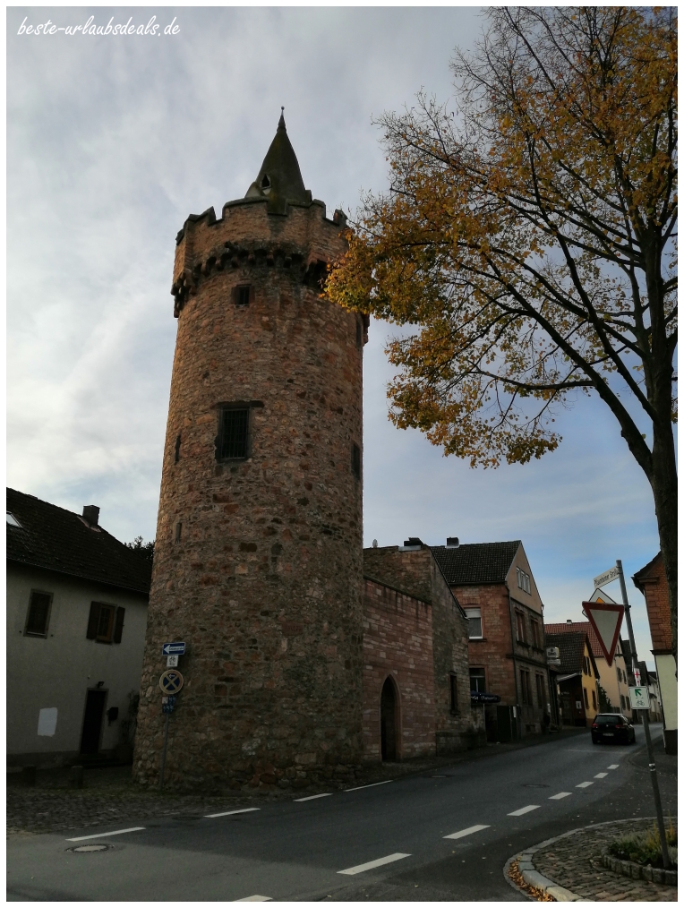 Spitzer-Turm-von-Großostheim-1